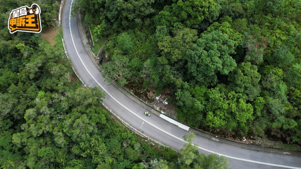 這條路線特色是車速快,彎路又急又多,充滿挑戰性。 這條路線特色是車速快,彎路又急又多,充滿挑戰性。