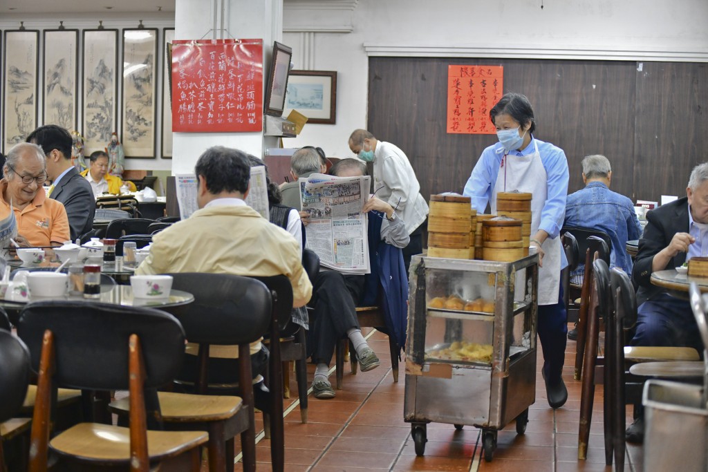侍應推點心的茶樓在香港已買少見少