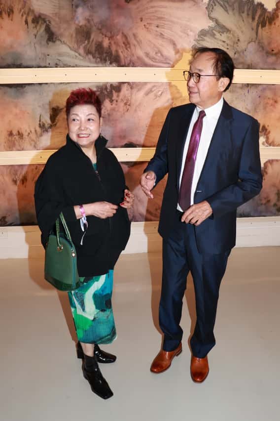 許冠文與太太鄭潔英。