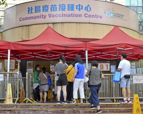 計劃首期研究結果顯示,教育水平較低及收入較高的受訪者較傾向提早打針。資料圖片