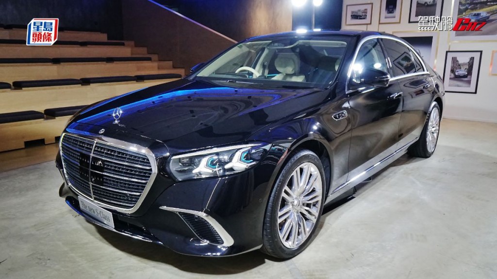 全新改良版平治S-Class登場，港版備有S450 4MATIC、S500 4MATIC和插電混能S450 e三型號六版本選擇，售價介乎$1,815,000起至2,115,000起。