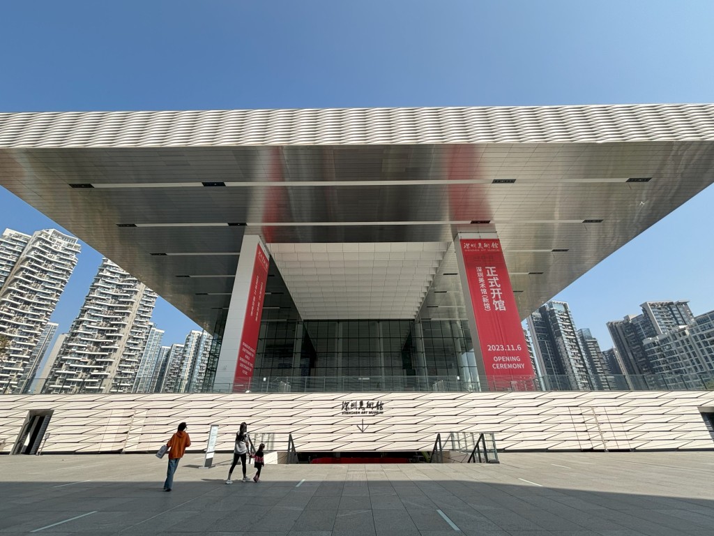 深圳美術館（新館）於11月開幕。