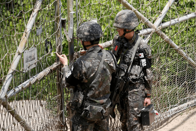 南韓軍人在在非軍事區執行任務期間遇上疑似地雷爆炸。法新社