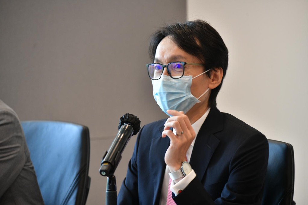 陳家殷首以主席身份會見傳媒。