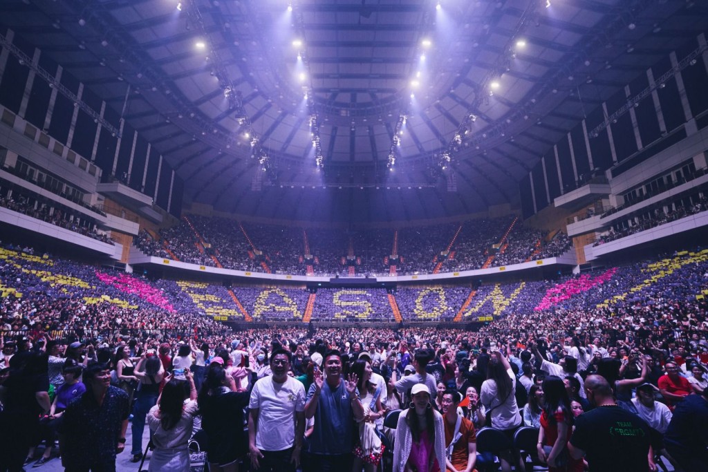 近5千歌迷一同砌出「WE LOVE EASON LOVE TW」字樣，非常震撼。