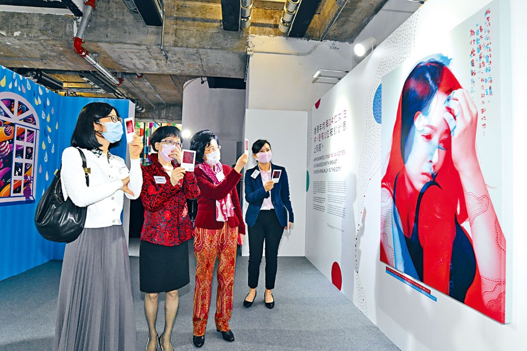 ■香港乳癌基金會舉行攝影展覽，帶領觀眾走進乳癌患者內心世界。