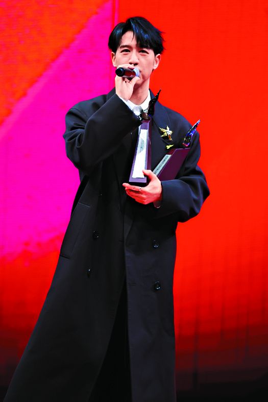 馮允謙元旦到亞博館出席《2024年度叱咤樂壇流行榜頒獎典禮》,大豐收! 馮允謙元旦到亞博館出席《2024年度叱咤樂壇流行榜頒獎典禮》,大豐收!