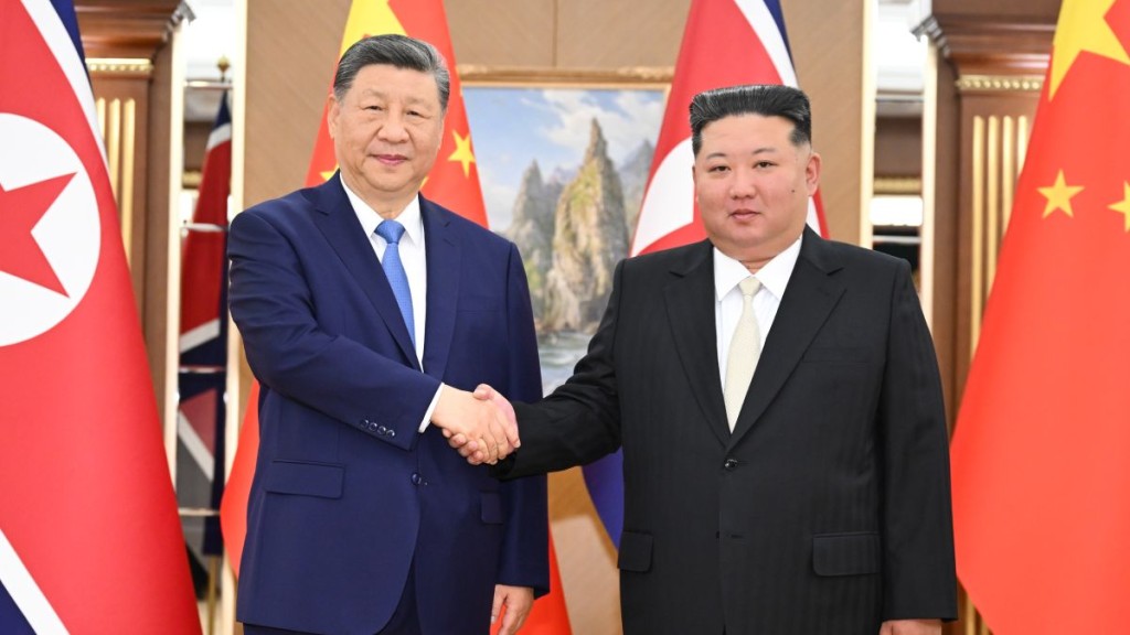 習近平時隔七年再訪平壤，與金正恩舉行會談。新華社