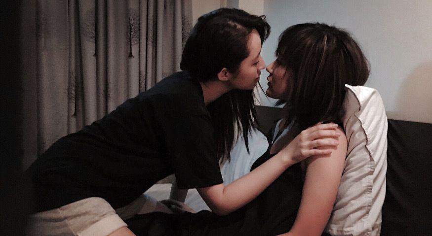 Kendy與吳海昕（右）在《賤民20》中演床上激吻。