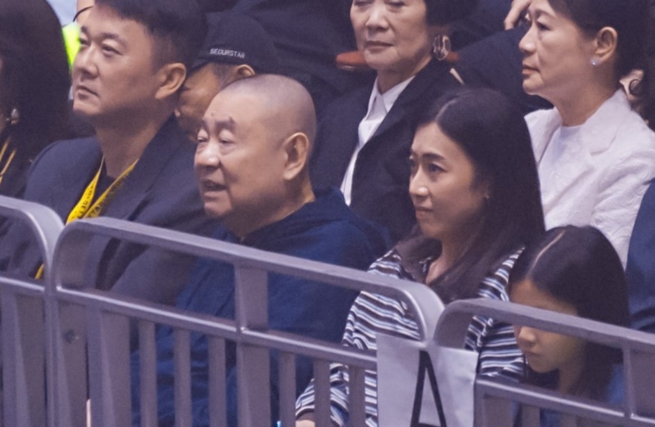 劉鑾雄與太太甘比。 劉鑾雄與太太甘比。
