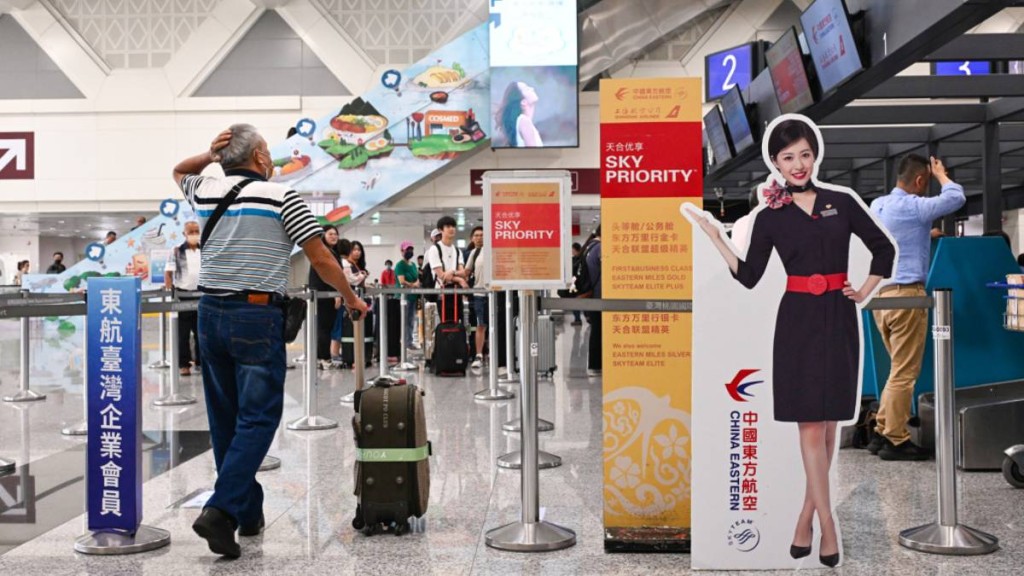 台灣陸委會對港澳維持橙色旅遊警示，建議民眾如非必要，避免前往到港澳旅行。中時