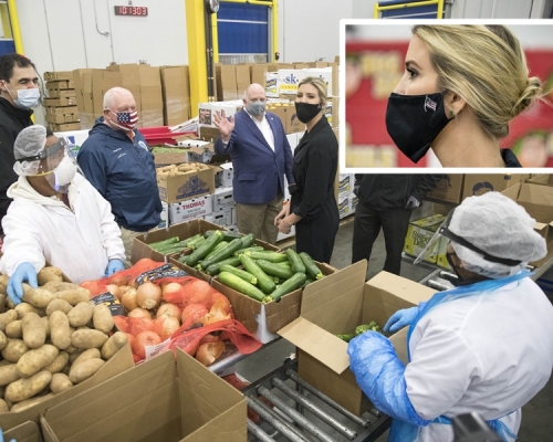 伊萬卡(Ivanka Trump)和農業部長珀杜視察馬里蘭州一間食物分發中心。 AP