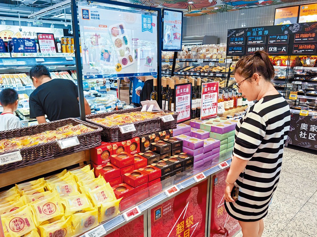上海超市的月餅專櫃。
