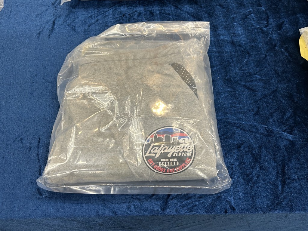 懷疑涉案人衣著。