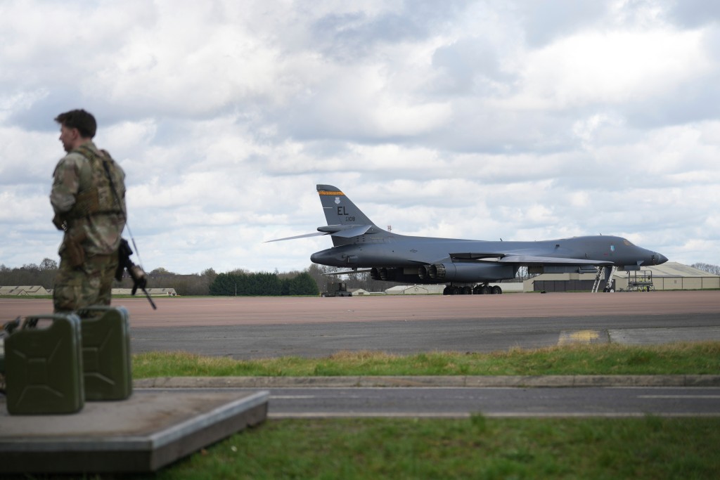 特朗普的言論令外界質疑美軍準備收兵。美聯社