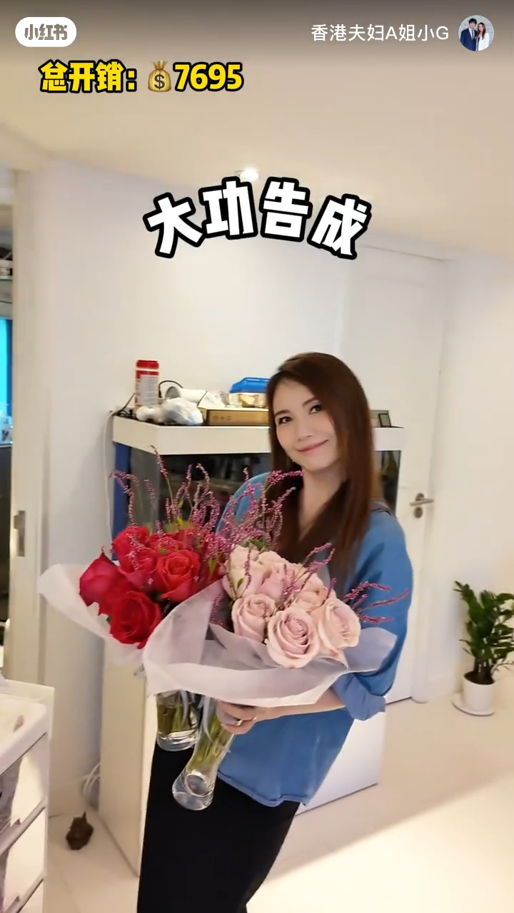 陈乐榣为奶奶及婆婆准备两束鲜花。