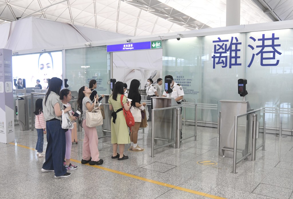 黑雨下機場情況。 黑雨下機場情況。