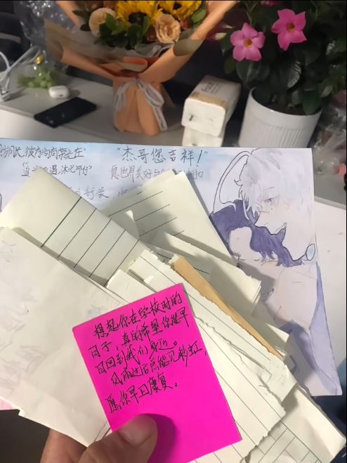 同學不斷慰問鼓勵任俊傑。抖音@僅此而已
