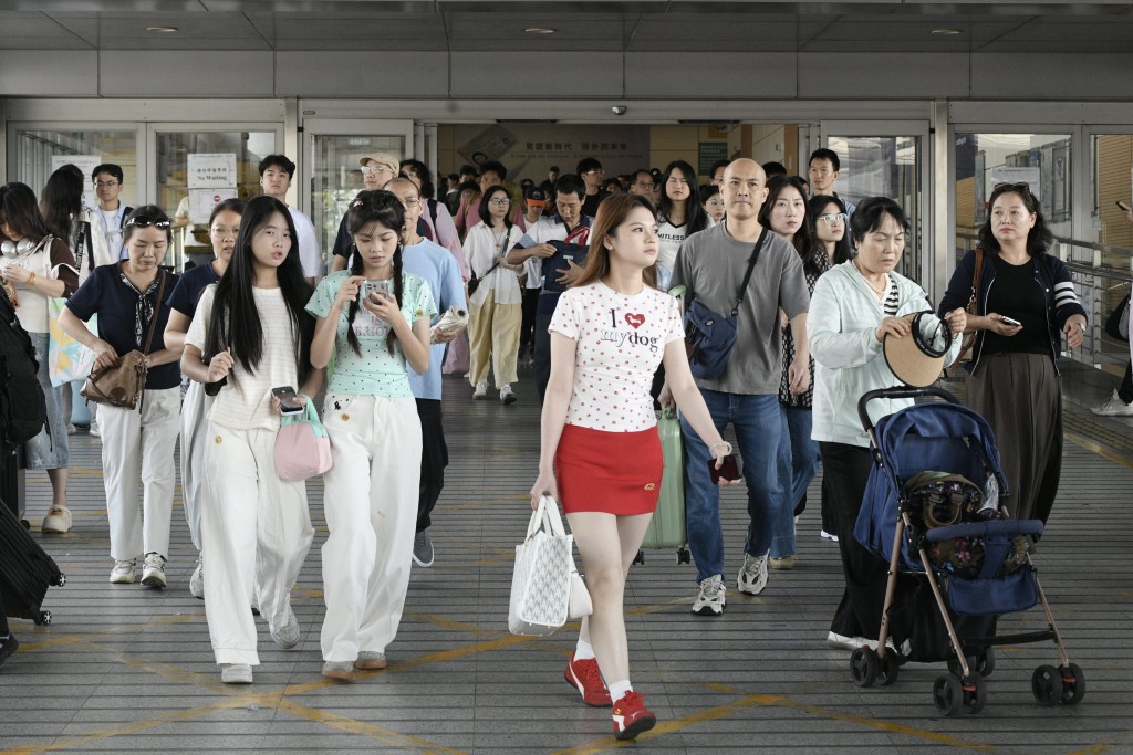 深圳灣管制站於8月9日錄得的出入境總人次,創下該站自2007年啟用以來的單日新高。 深圳灣管制站於8月9日錄得的出入境總人次,創下該站自2007年啟用以來的單日新高。