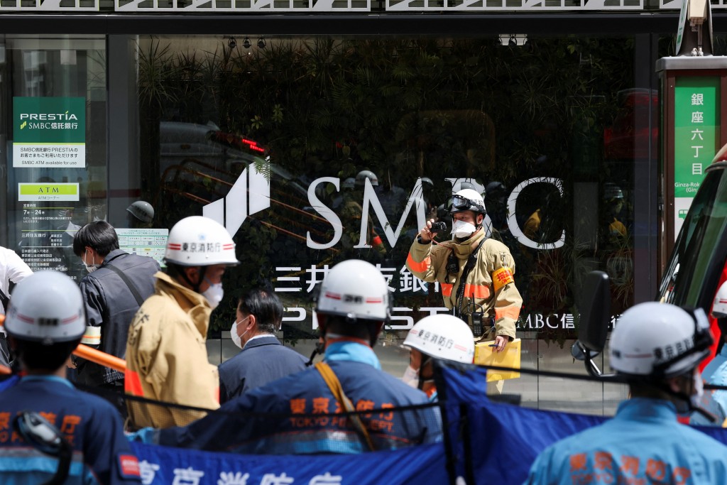 东京银座GINZA SIX“刺激性气味”致多人咳嗽不适。路透社