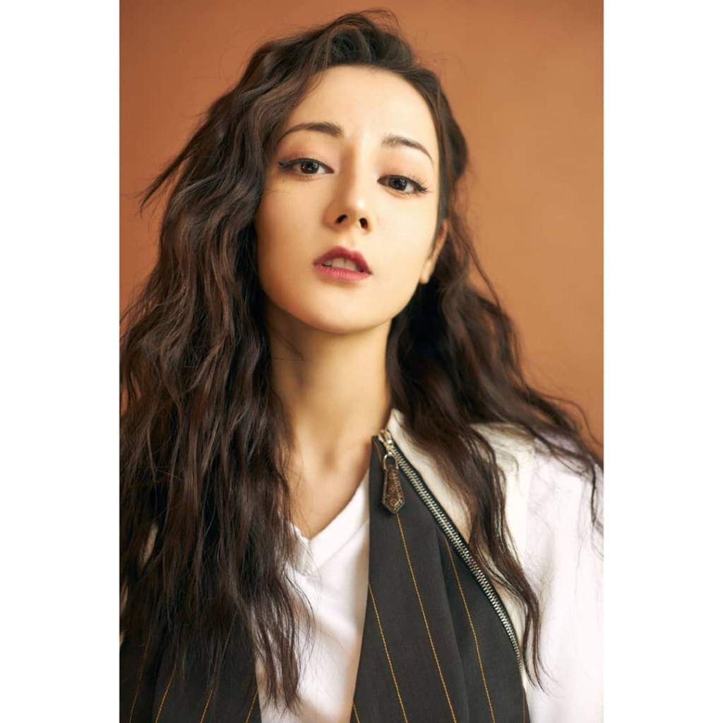 熱巴年輕貌美，被指威脅楊冪。