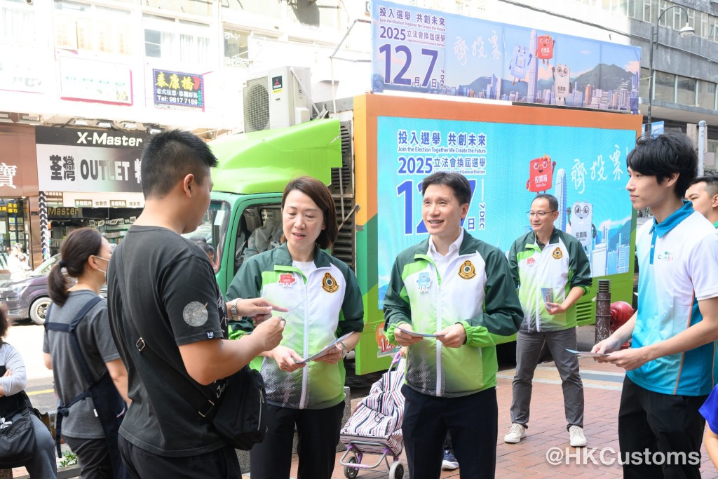 海關高層到荃灣區宣傳2025年立法會換屆選舉。海關fb