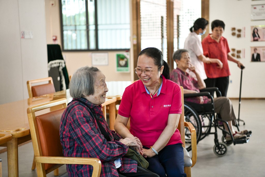 隨著國民老化，社會要投入更多資源養老。新華社