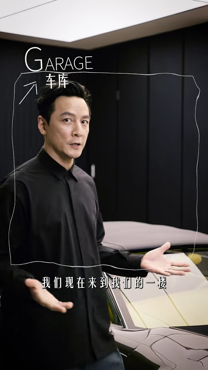 一樓有個大車庫。 一樓有個大車庫。