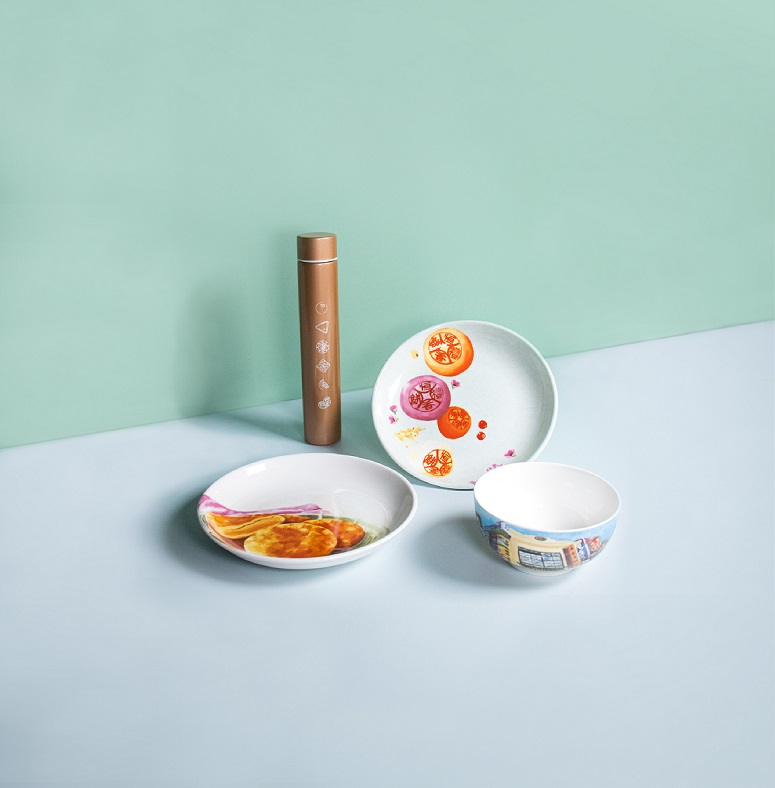 恒香老饼家推出4款限量纪念礼品:老婆饼陶瓷碟、元朗正舖陶瓷碗、囍饼陶瓷碟及唐饼保温瓶庆祝101周年。 恒香老饼家推出4款限量纪念礼品:老婆饼陶瓷碟、元朗正舖陶瓷碗、囍饼陶瓷碟及唐饼保温瓶庆祝101周年。