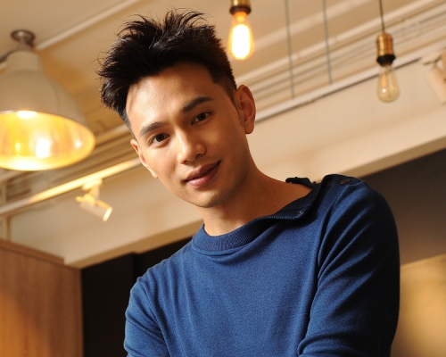 梓轩要出埠工作，据知因心情沉重而忍不住多次落泪。