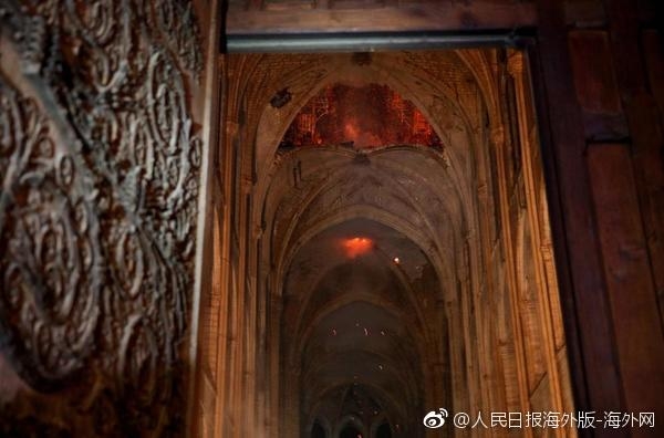 巴黎聖母院火災後，教堂內部圖片曝光。 