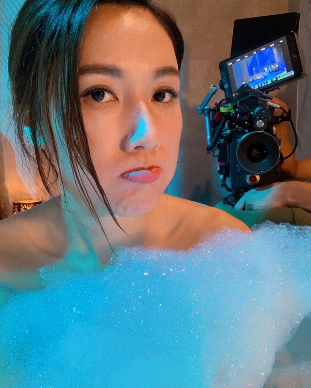 李施嬅主演嘅《今宵大廈》系列叫好叫座，傳因為失落視后已低調離開邵氏。