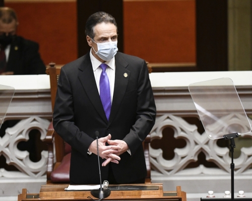 紐約州州長科莫呼籲美國總統特朗普頒布禁止英國航班的禁令。AP