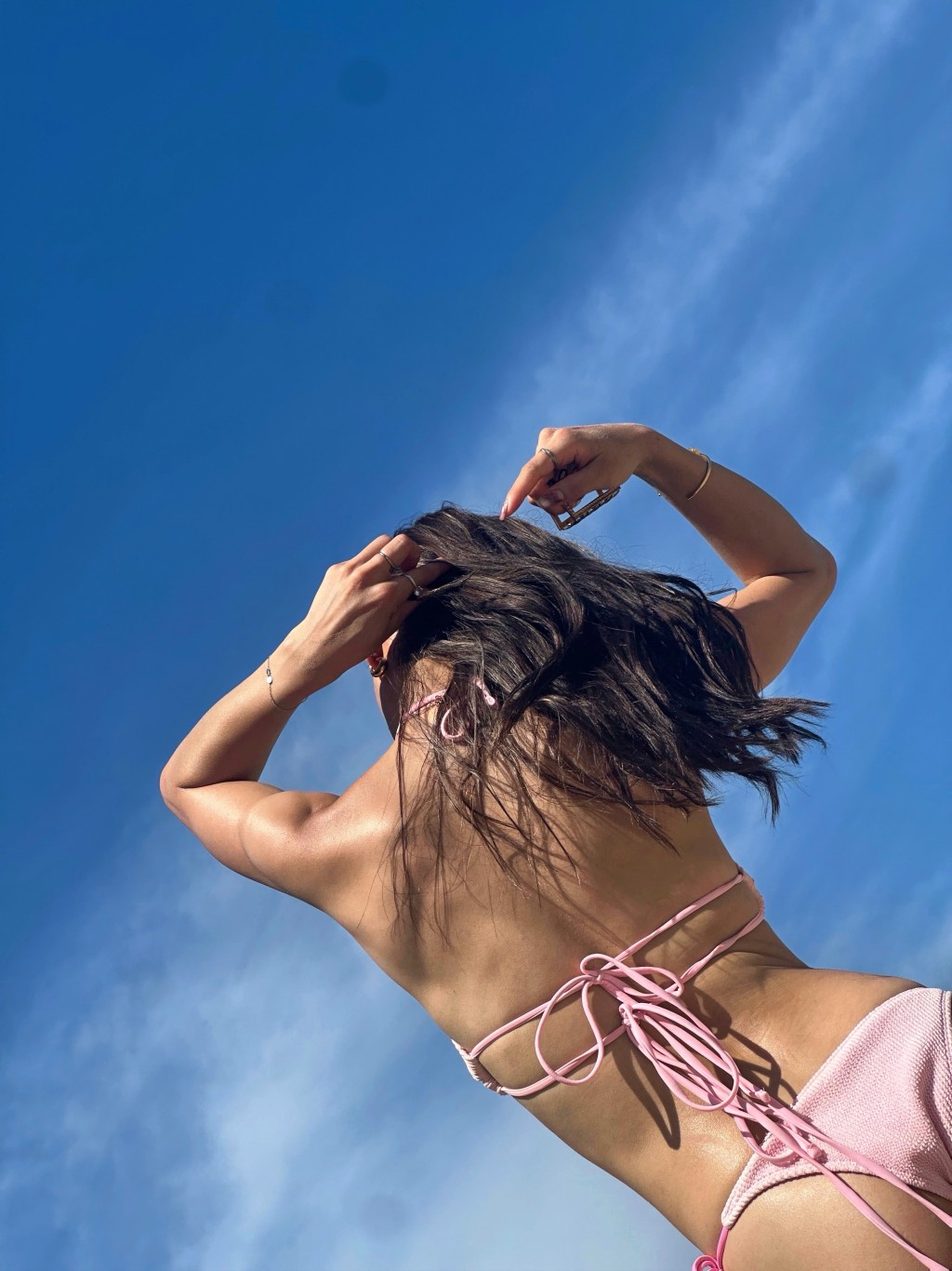 廖慧儀大方分享多張沙灘水著靚相，捉緊夏天的尾巴。