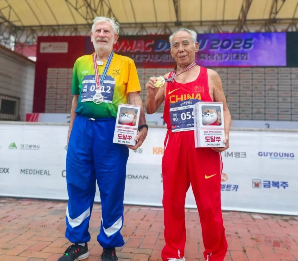图为92岁高龄选手吕明璞（右）。小红书