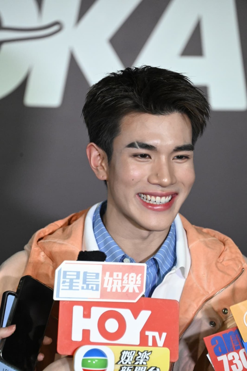 泰國男神Fourth對粉絲有求必應。 泰國男神Fourth對粉絲有求必應。