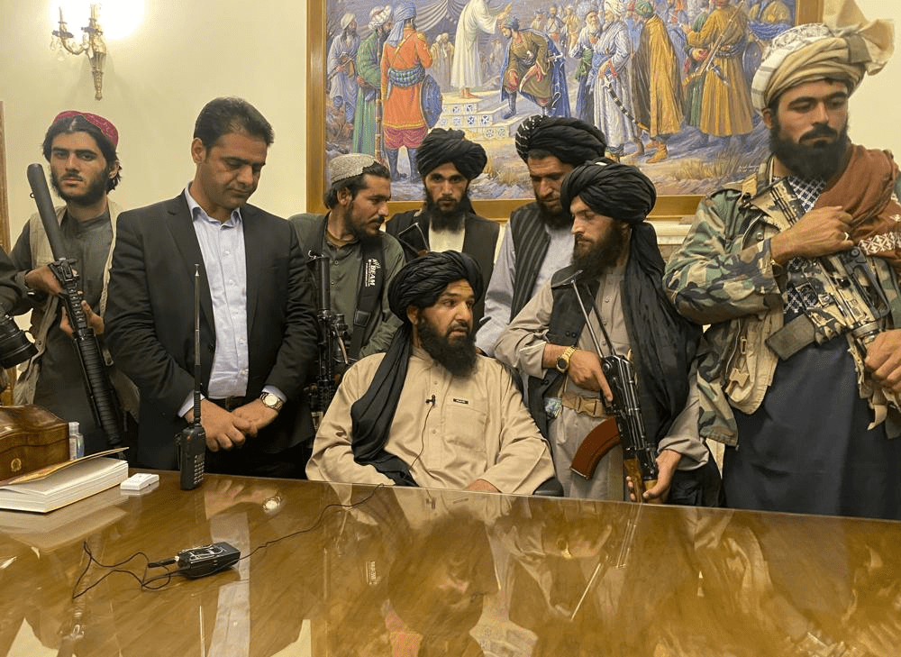 报道指，目前至少有2名塔利班官员和4名著名的塔利班支持者拥有「蓝剔」。AP资料图片