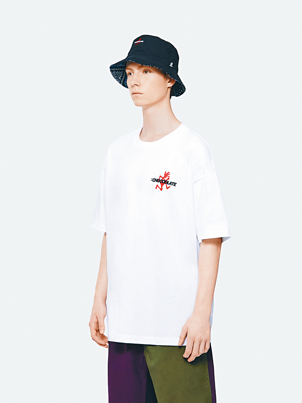 ●雙面漁夫帽、Logo印花T恤。
