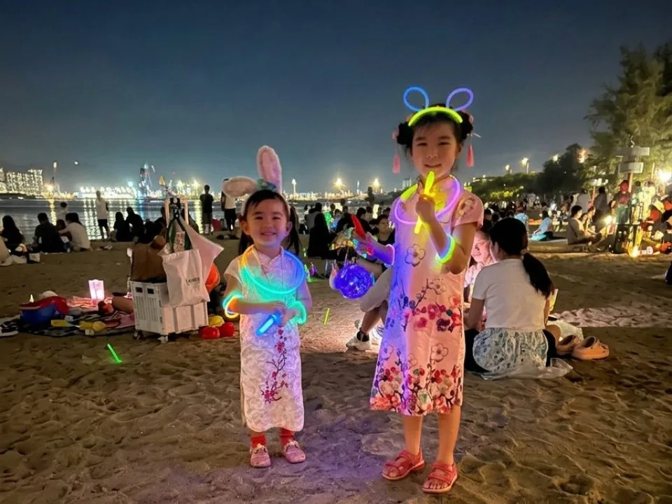 蝴蝶灣泳灘(屯門)(圖片來源:香港旅遊發展局) 蝴蝶灣泳灘(屯門)(圖片來源:香港旅遊發展局)