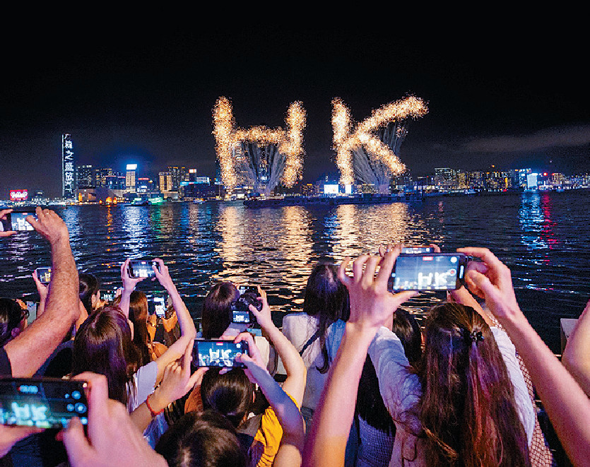 ■「HK」字樣煙火之前大受市民歡迎，今次亦會再現維港！