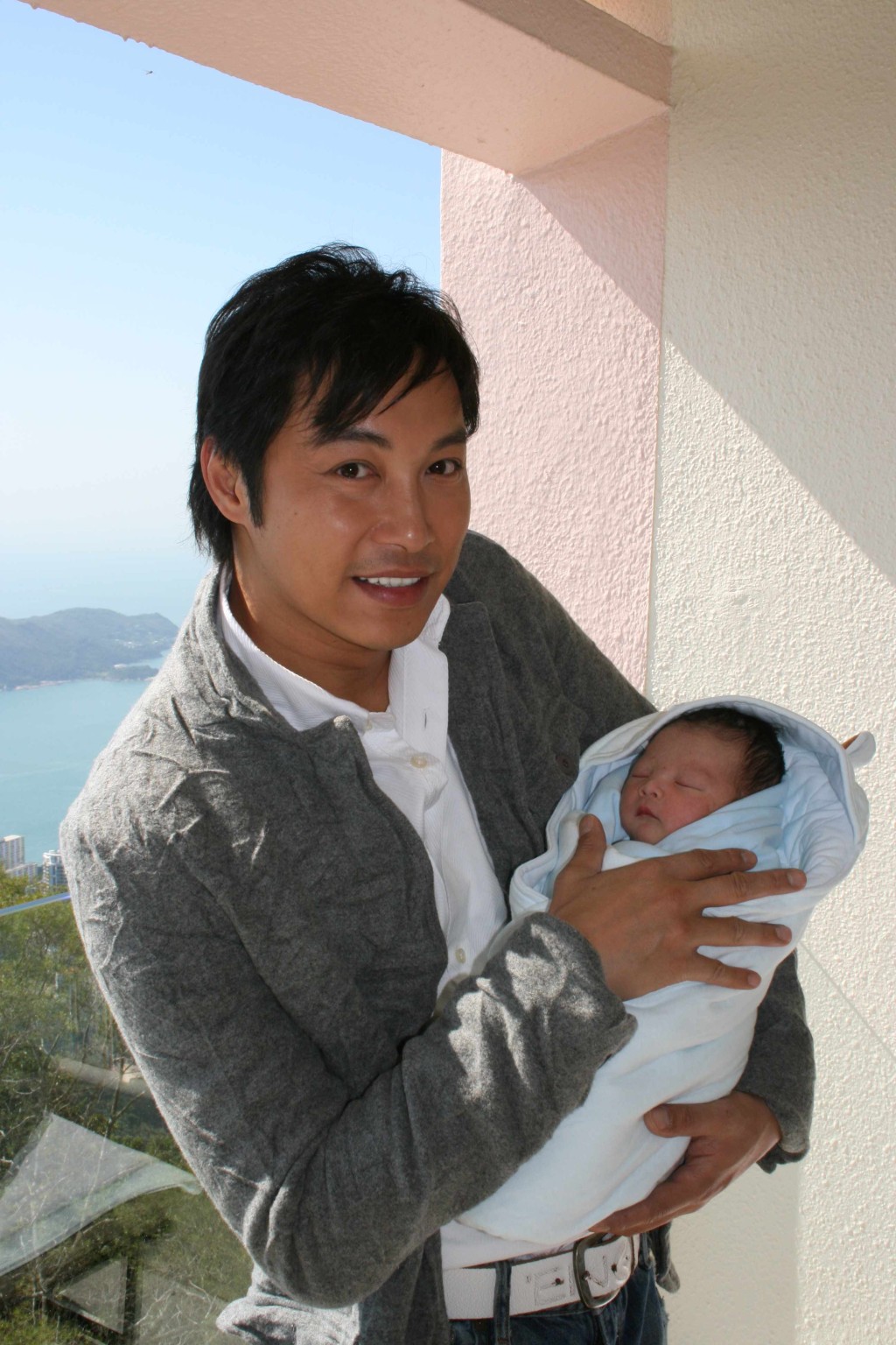 譚耀文2003年結婚，2006年榮升爸爸！