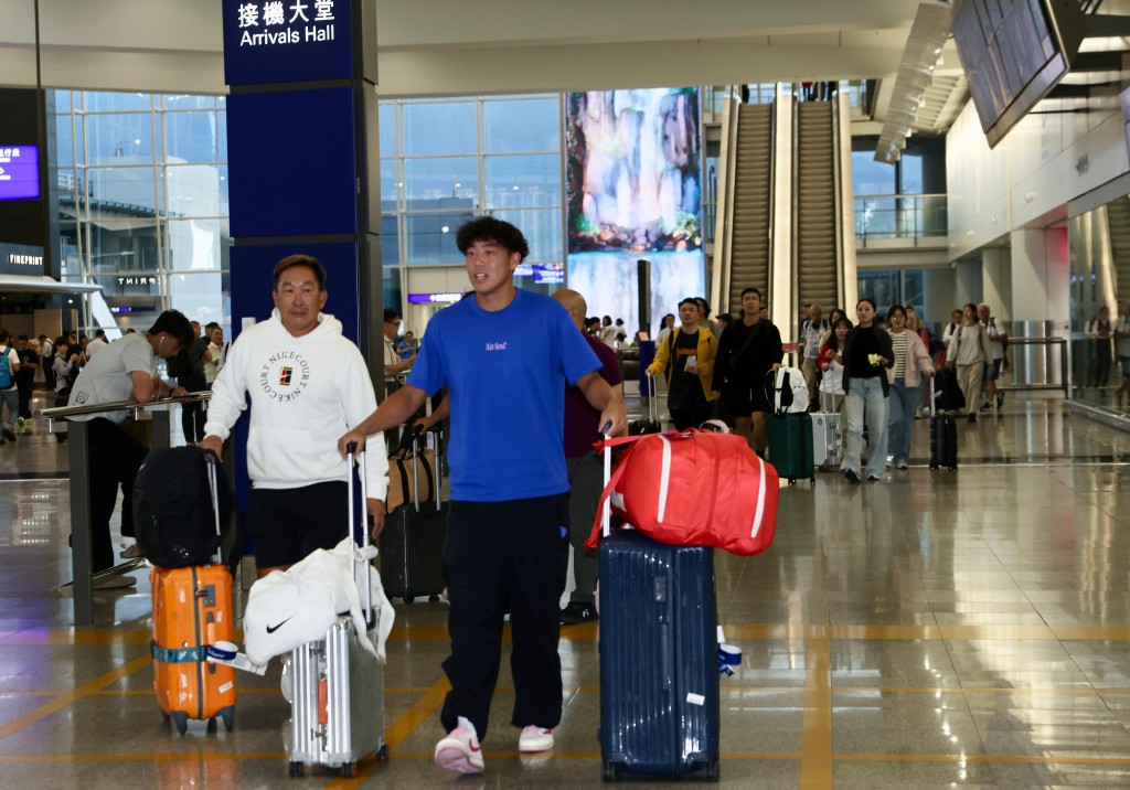Coleman 周四跟體能教練凱旋回港。徐嘉華攝