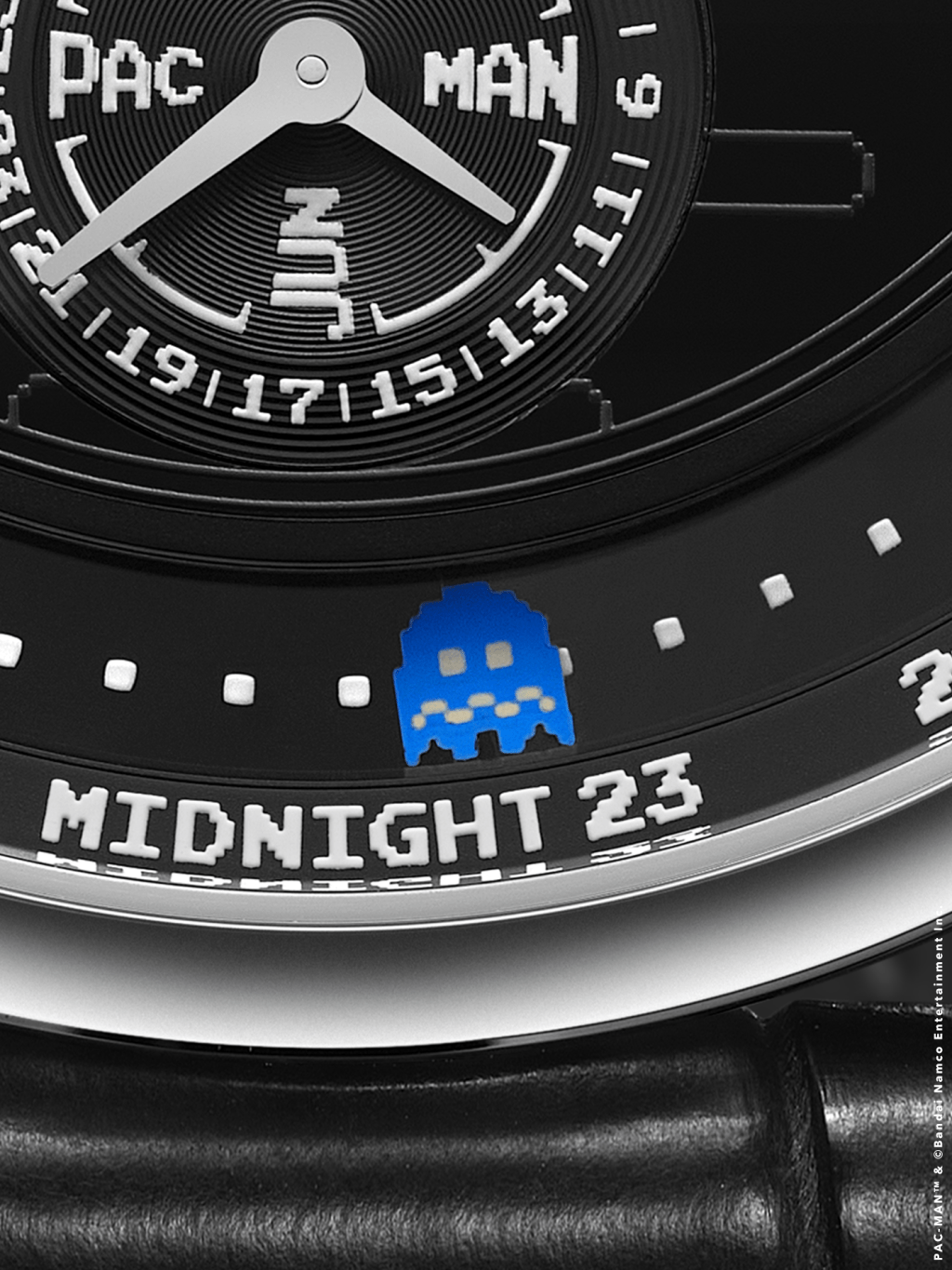 每枚PAC-MAN腕表上的豆豆、水果、红鬼与蓝鬼的位置都是随机选择。