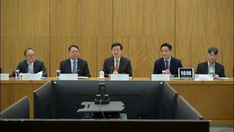 李家超將會在10月25日發表第二份《施政報告》，諮詢活動陸續展開。李家超FB圖片