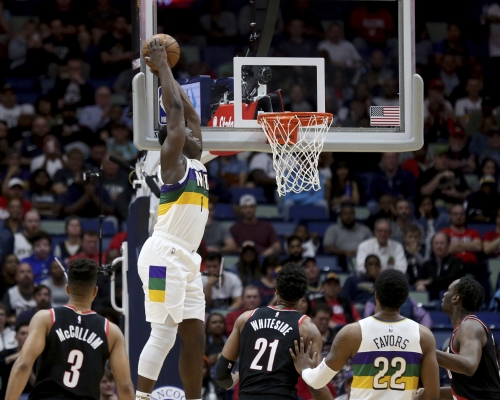 威廉臣(左二)跳彈力在高人林立的NBA仍叫人驚嘆。AP