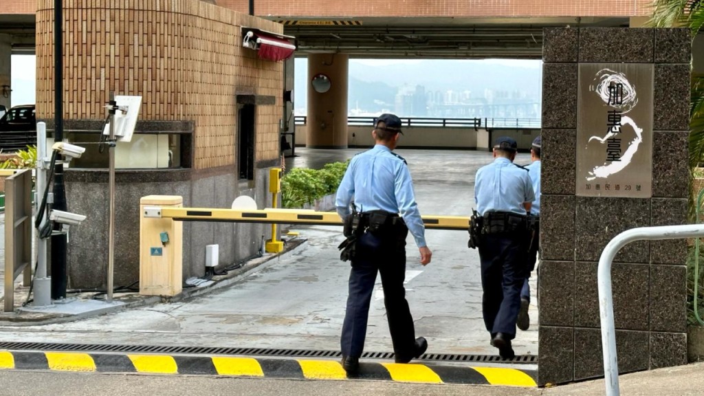 堅尼地城大廈棚架天降石屎 途經婦人被擊中腳傷送院