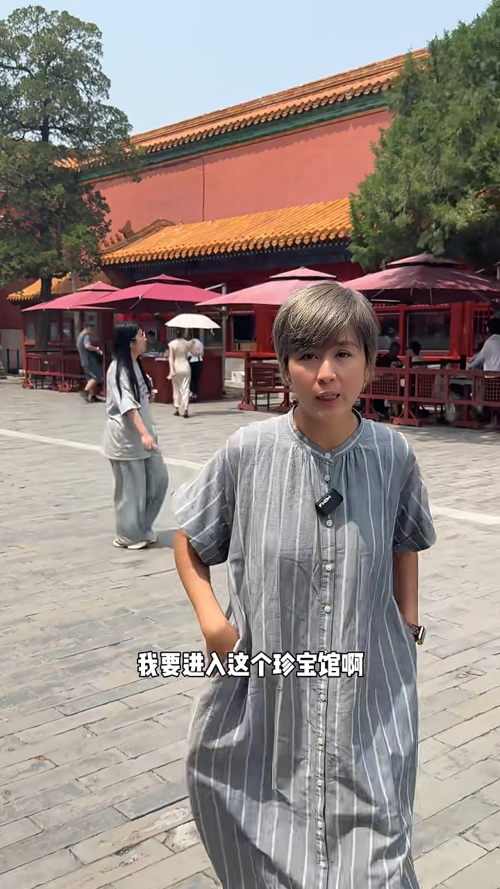 唐寧又曾到北京拍旅遊和美食片,結果惹來不少揣測。 唐寧又曾到北京拍旅遊和美食片,結果惹來不少揣測。