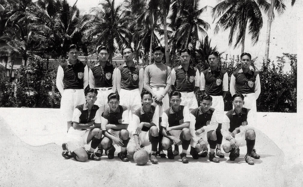谭咏麟爸爸与曾志伟爸爸曾启荣是球友之余，亦曾同是前中华民国男子足球代表队主力队员。