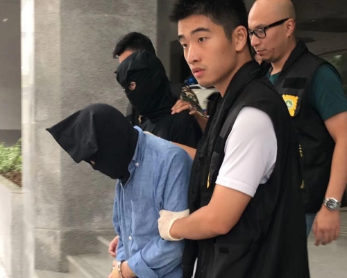 3男女被捕。