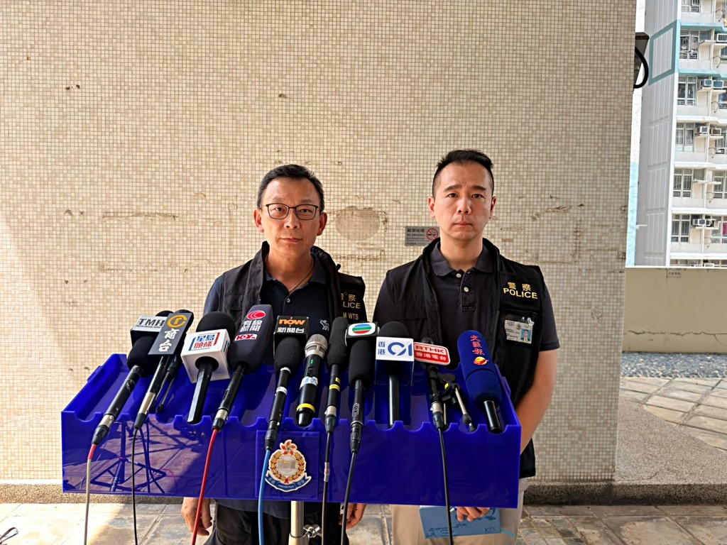 黄大仙警区助理指挥官（刑事）警司林耀（左）及总督察（刑事） 邹振邦。